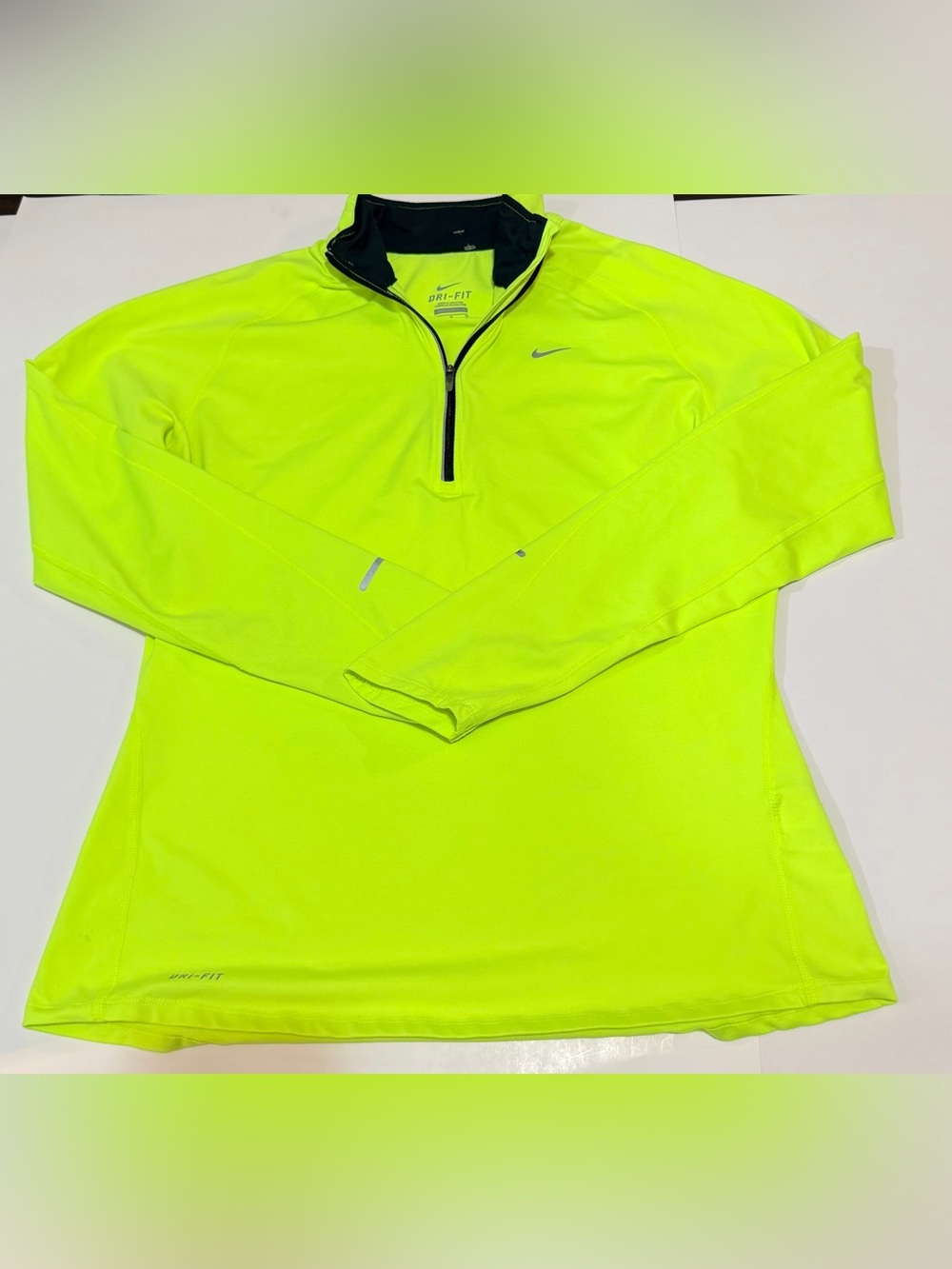 Nike Dri-FIT Element Women’s Large 1/2 Zip Running Top Volt Neon Yellow Reflect